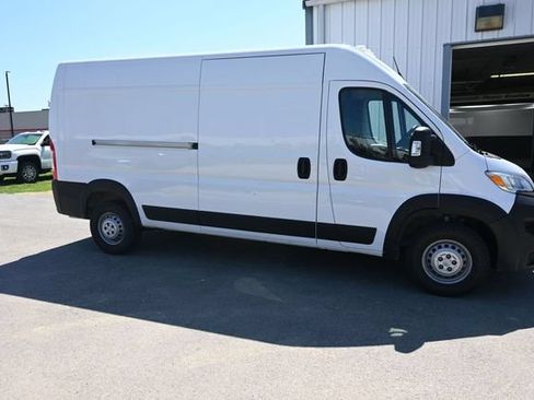 Used 2024 RAM ProMaster 2500 w/ Convenience Group FWD image 13