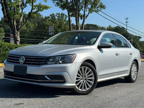 Used 2016 Volkswagen Passat 1.8T SE FWD image 2