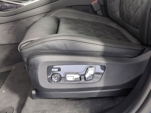 Used 2026 BMW X7 xDrive40i w/ M Sport Package image 11