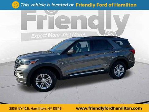 Used 2022 Ford Explorer XLT image 3
