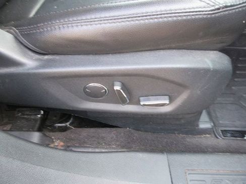 Used 2018 Ford Explorer XLT w/ Equipment Group 202A image 31