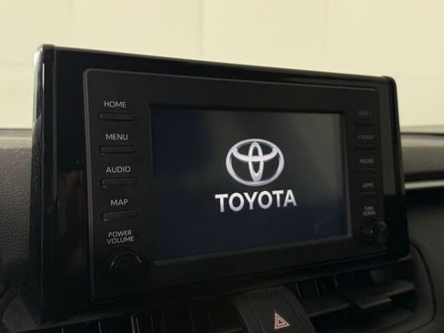 Used 2019 Toyota RAV4 LE image 18