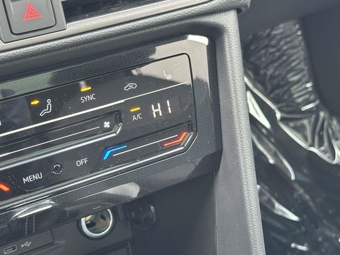 New 2025 Volkswagen Taos SE image 21