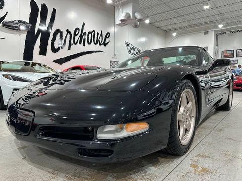 Used 2004 Chevrolet Corvette Convertible w/ Preferred Equipment Group RWD image 18