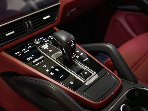 Certified 2023 Porsche Cayenne Platinum Edition AWD/4WD image 22
