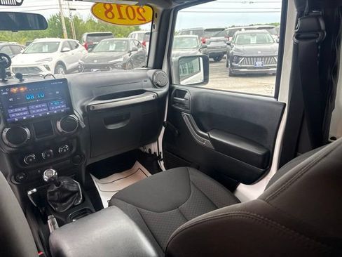 Used 2018 Jeep Wrangler Sport w/ Connectivity Group AWD/4WD image 23