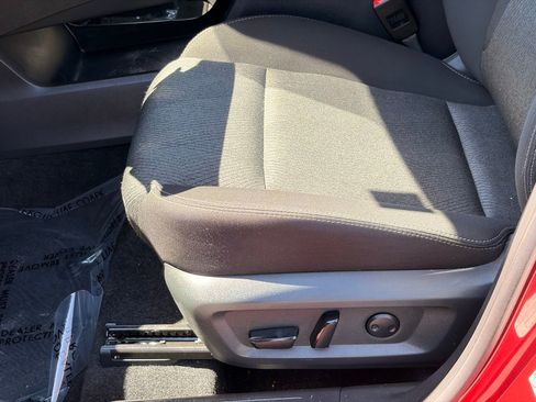 Certified 2024 Nissan Rogue SV FWD image 17