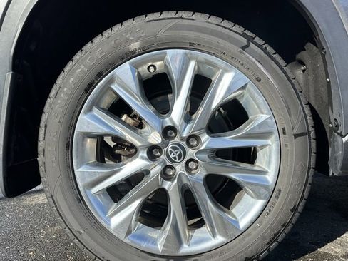 Used 2021 Toyota Highlander Limited image 10