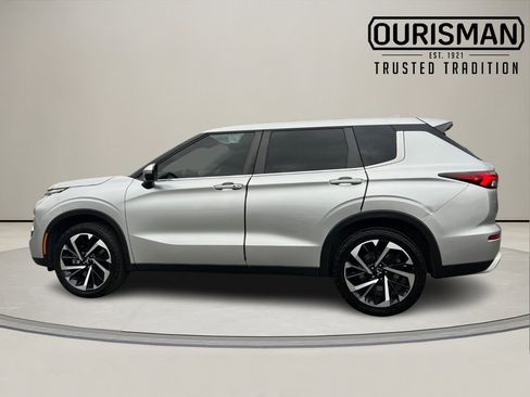 Used 2022 Mitsubishi Outlander SE image 3