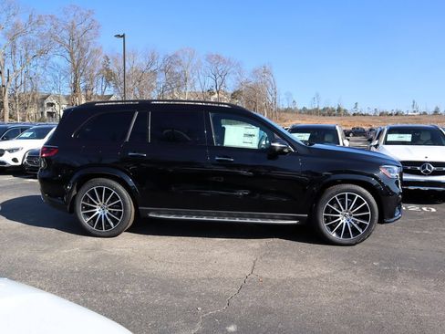 Used 2025 Mercedes-Benz GLS 580 4MATIC image 2
