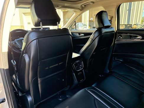 Used 2021 Lincoln Nautilus Reserve image 14