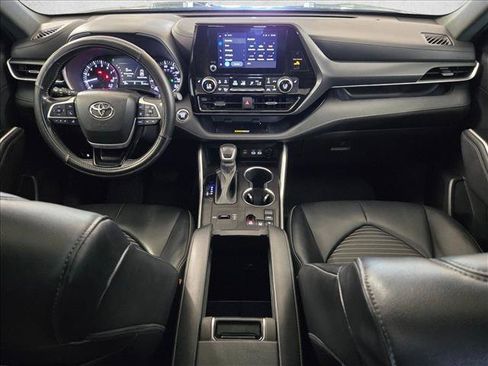 Used 2023 Toyota Highlander XSE FWD image 17