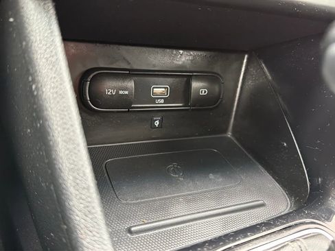 Used 2022 Kia Niro EX FWD image 19