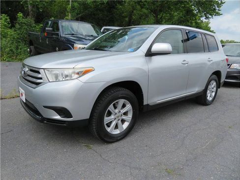 Used 2011 Toyota Highlander 4WD w/ Cold Weather Pkg image 14