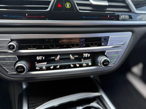 Used 2022 BMW 750i xDrive w/ M Sport Package image 31
