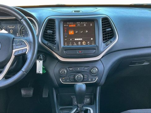 Used 2016 Jeep Cherokee Latitude w/ Comfort & Sound Group image 6