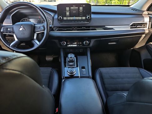 Used 2024 Mitsubishi Outlander SE Black Edition FWD image 16