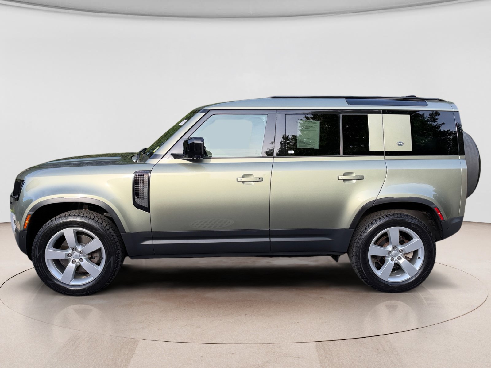 Used 2022 Land Rover Defender 110 S AWD/4WD image 2