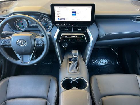 Certified 2024 Toyota Venza XLE image 17