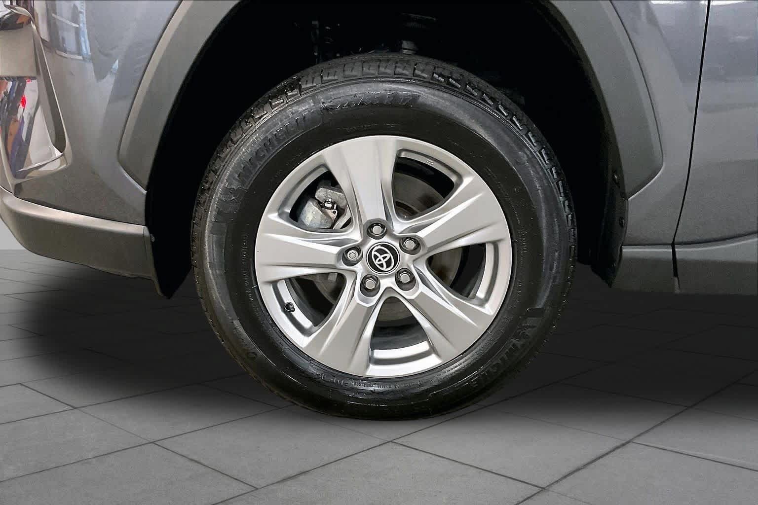 Used 2024 Toyota RAV4 XLE AWD/4WD image 11