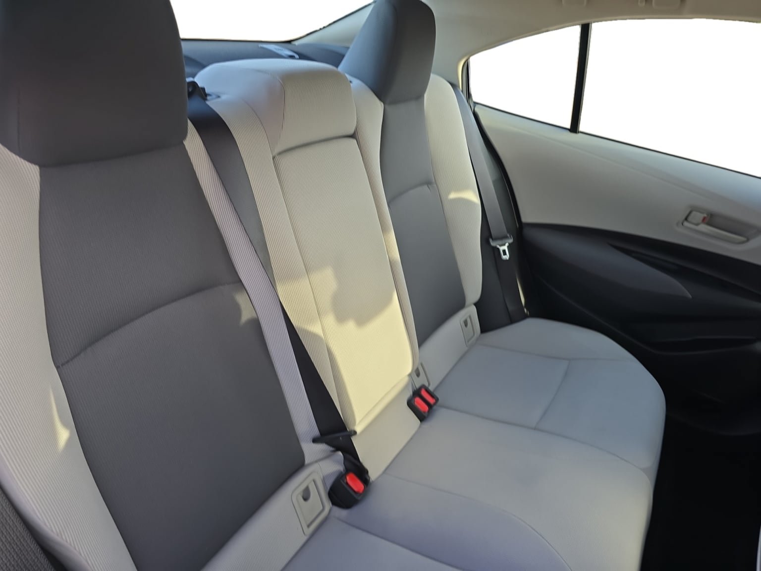 Used 2022 Toyota Corolla LE w/ Carpet Mat Package (TMS) FWD image 18