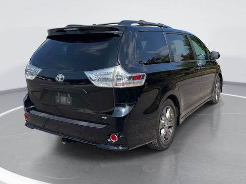 Used 2017 Toyota Sienna SE Premium FWD image 8