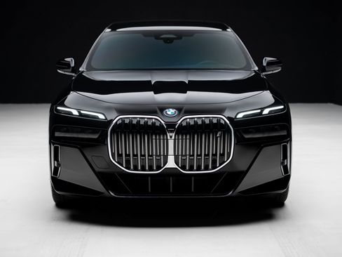 Used 2024 BMW i7 eDrive50 w/ M Sport Package image 7