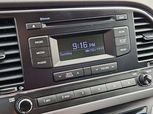 Used 2018 Hyundai Elantra SE image 19