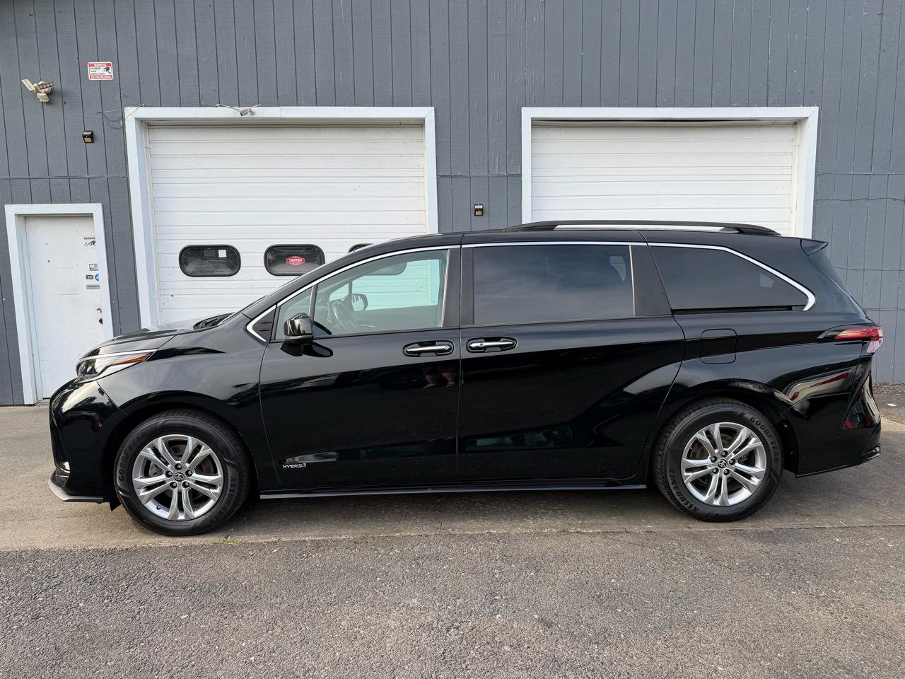 Used 2021 Toyota Sienna XSE w/ XSE Plus Package AWD/4WD image 7