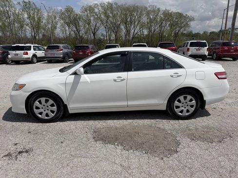 Used 2010 Toyota Camry LE FWD image 6