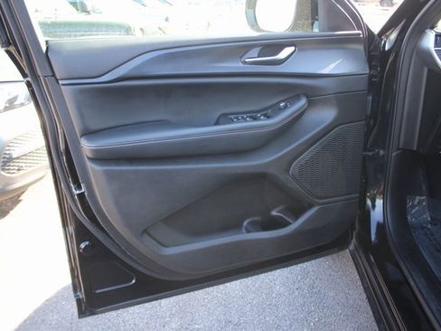 Used 2023 Jeep Grand Cherokee Altitude image 18