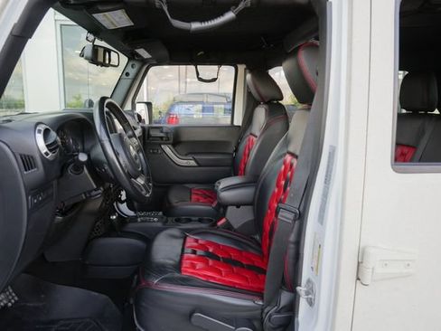Used 2016 Jeep Wrangler Unlimited Rubicon w/ Connectivity Group AWD/4WD image 21