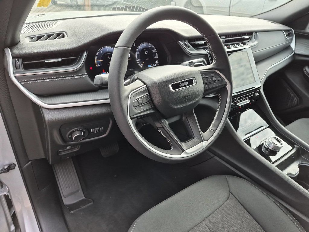 Certified 2025 Jeep Grand Cherokee L Laredo w/ Luxury Tech Group I AWD/4WD image 13