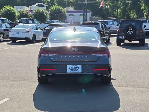 Used 2025 Hyundai Elantra SEL FWD image 12