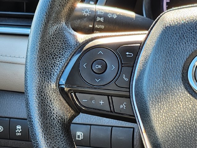 Used 2018 Toyota Camry LE w/ Convenience Package FWD image 12
