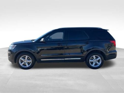Used 2018 Ford Explorer XLT image 6