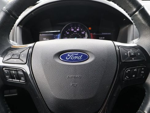 Used 2018 Ford Explorer XLT w/ Equipment Group 202A AWD/4WD image 17