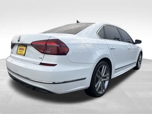 Used 2017 Volkswagen Passat 1.8T R-Line w/ R-Line Lighting Package image 8