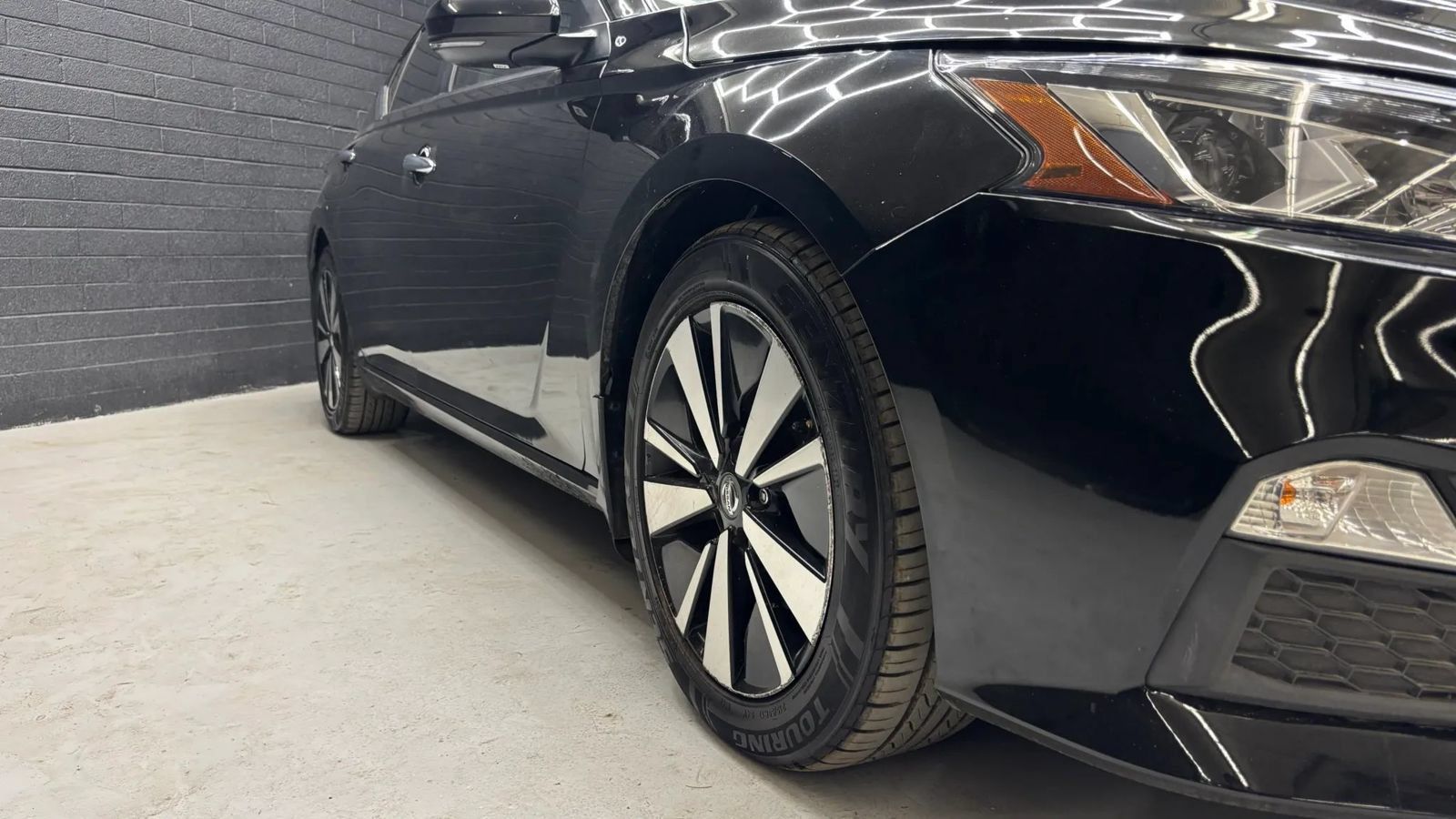 Used 2021 Nissan Altima 2.5 SV w/ SV Premium Package FWD image 5