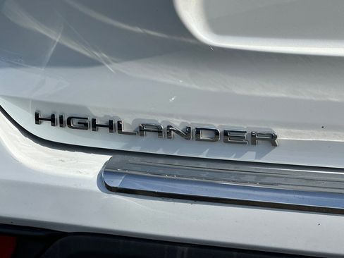Used 2023 Toyota Highlander XLE FWD image 28