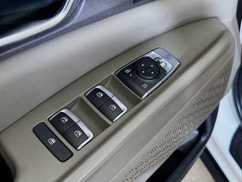 Used 2025 Kia Carnival SX FWD image 7