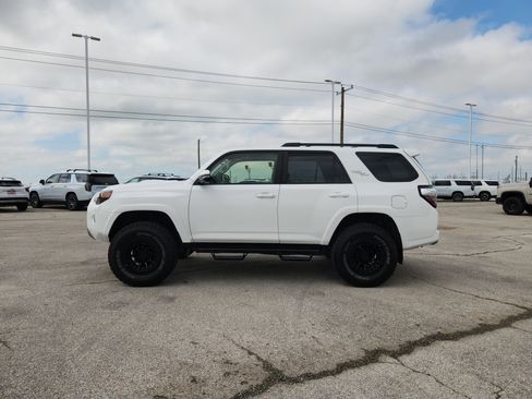 Used 2024 Toyota 4Runner TRD Off-Road Premium w/ Off Road Premium Plus Package AWD/4WD image 4