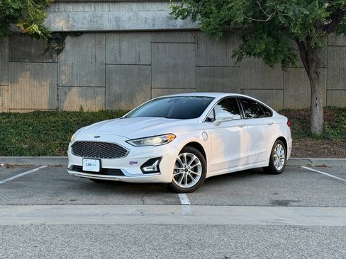 Used 2019 Ford Fusion Energi Titanium FWD image 2