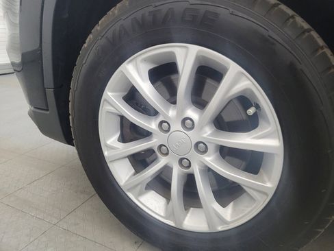 Used 2020 Jeep Cherokee Latitude FWD image 31