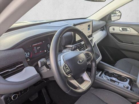 Used 2025 Ford Explorer Active RWD image 10