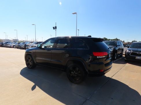 Used 2015 Jeep Grand Cherokee Altitude image 16