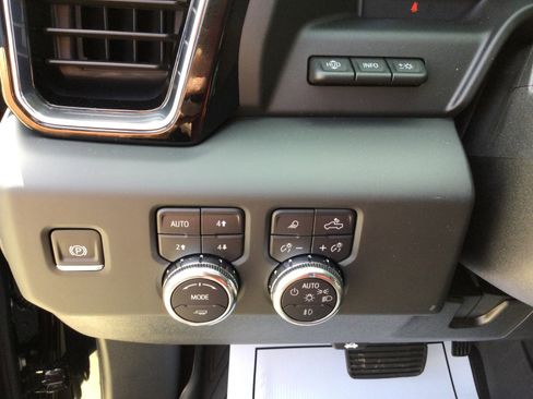 New 2024 GMC Sierra 2500 Denali w/ Denali Reserve Package image 13