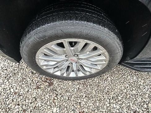 Used 2023 GMC Yukon XL Denali w/ Advanced Technology Package image 3