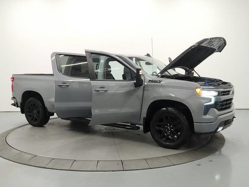 Used 2024 Chevrolet Silverado 1500 RST w/ Z71 Off-Road Package AWD/4WD image 9