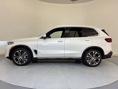 Used 2024 BMW X5 xDrive40i w/ Premium Package image 2
